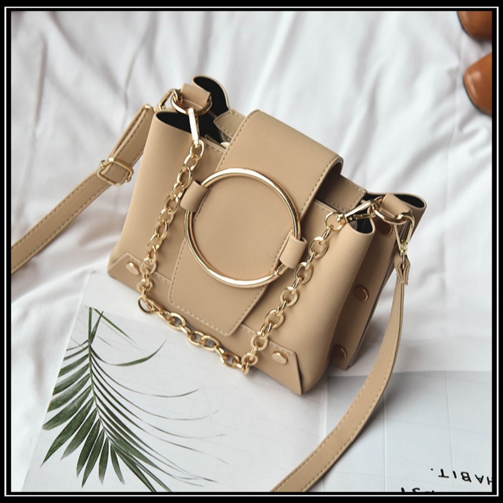 NEW CITY Metal Chain Crossbody Bag - Picture 3 of 8